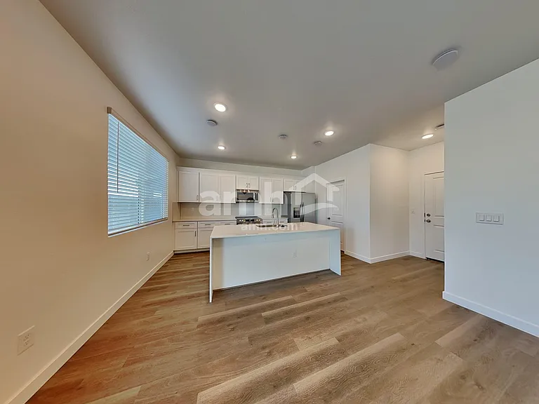 12523 W Flynn Ln — Photo 6