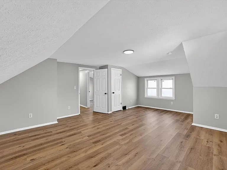 303 S Green Rd — Photo 22