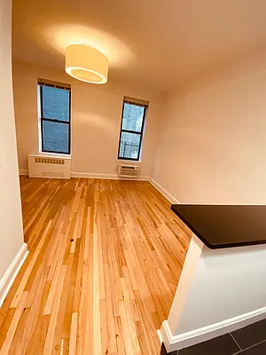 Rented by Metropolis Real Estate of Manhattan | media 23