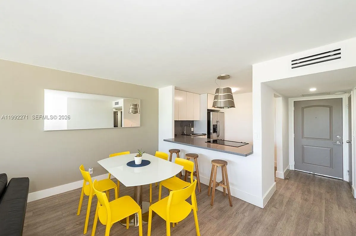 1 bed, 991 sqft, $2,700 — Photo 4