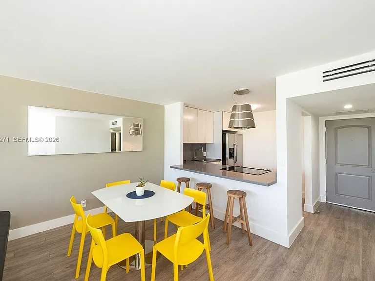 100 Bayview Dr #210 — Photo 4