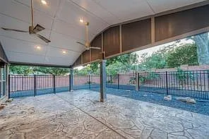 2122 Courtshire Ln — Photo 30