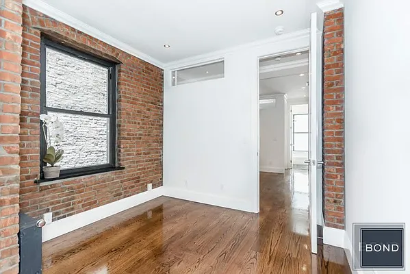 Rented by Bond New York | media 33