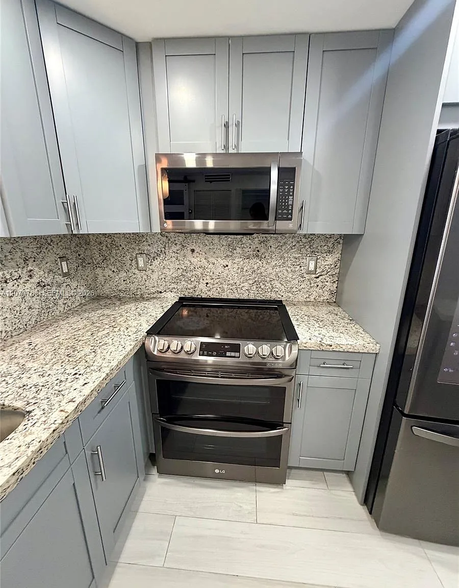Eden Point North Condo — Photo 3