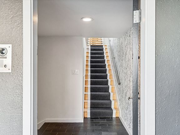 2nd image of 1572 Shrader St