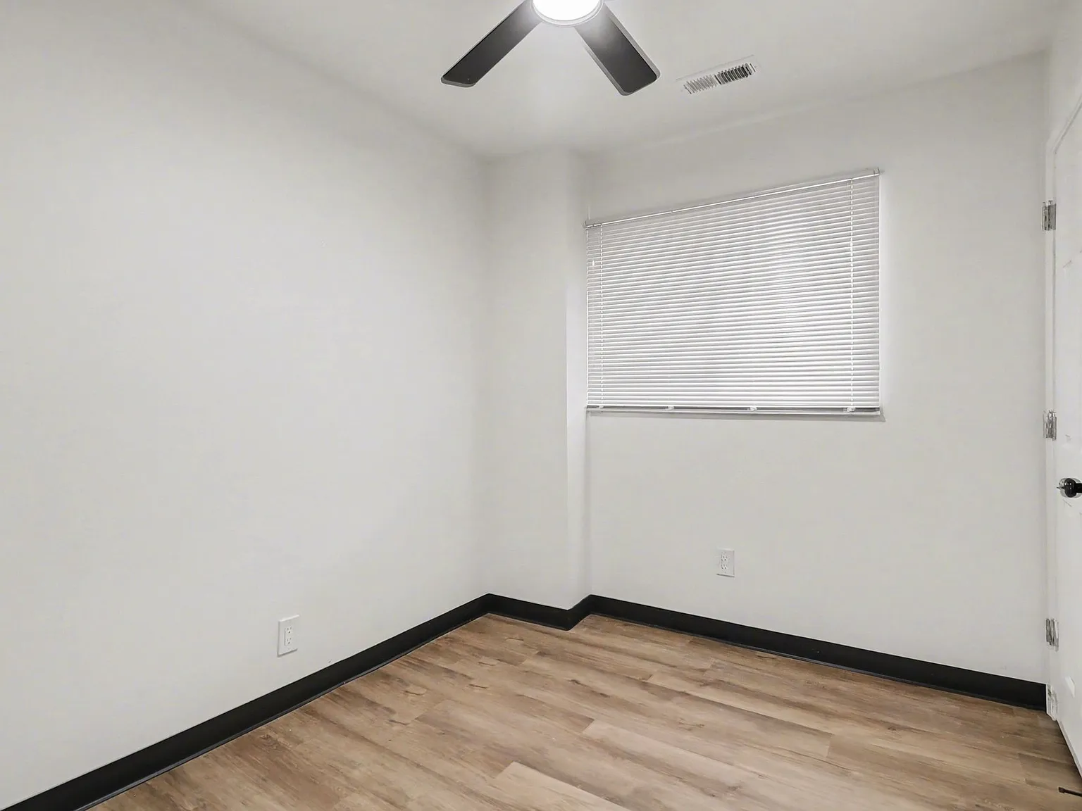 2 bed, 800 sqft, $1,100 — Photo 4