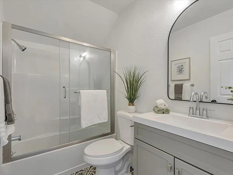 Newly Renovated Shared Bath Room