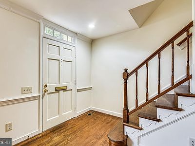 2nd image of 1221 Michigan Ct