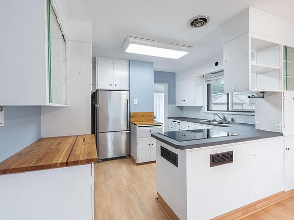 5th image of 454 N Chicago St