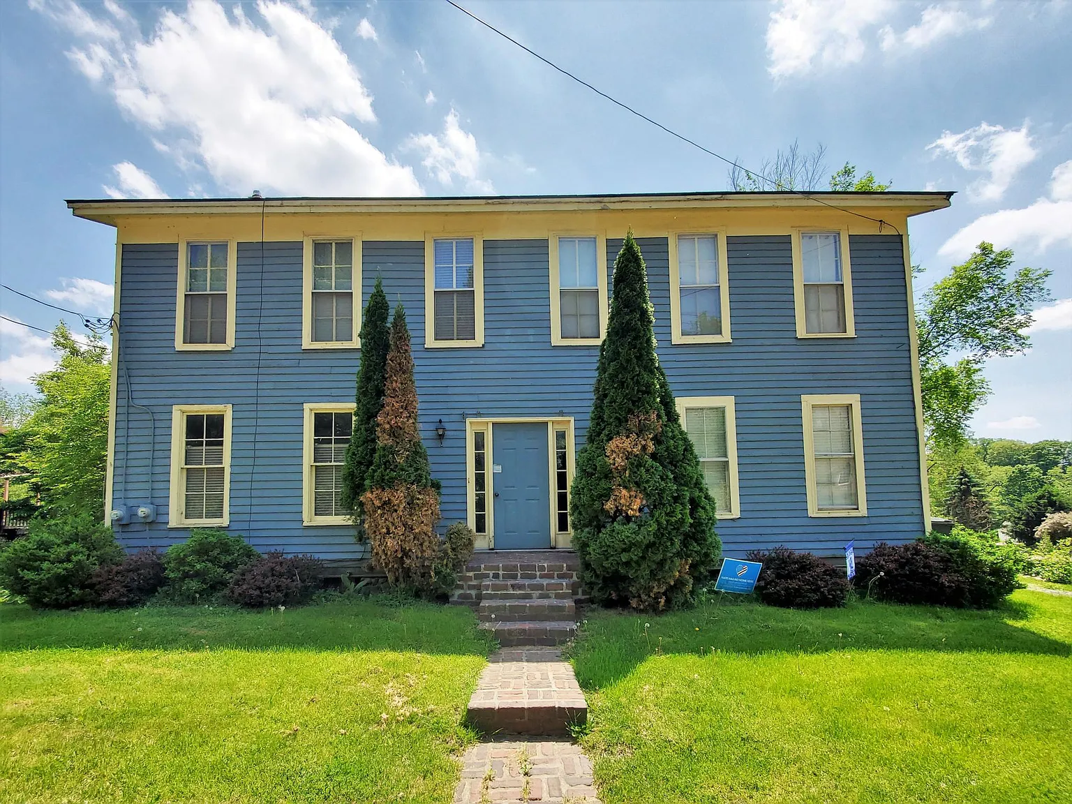 3 bed, 1.5 bath, 1600 sqft, $2,000 — Photo 1