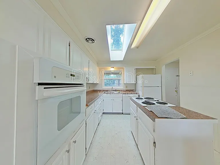 3725 SW Hilltop Dr — Photo 5