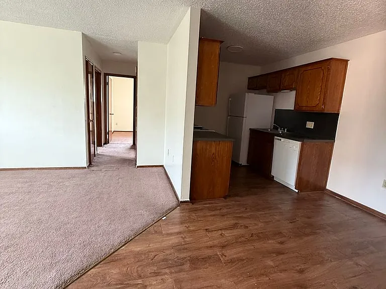 Fox Valley Apartments — Photo 27