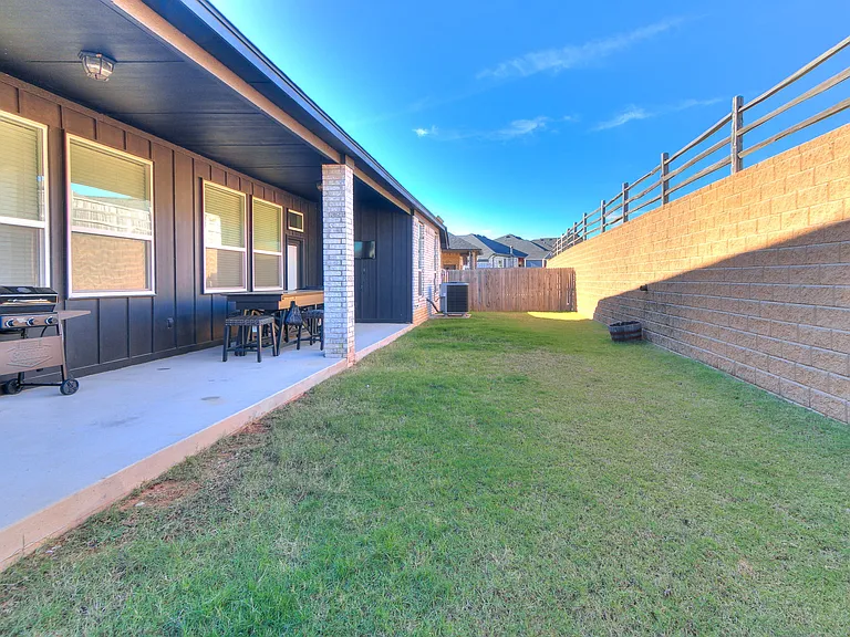13243 Sawtooth Oak Rd — Photo 30