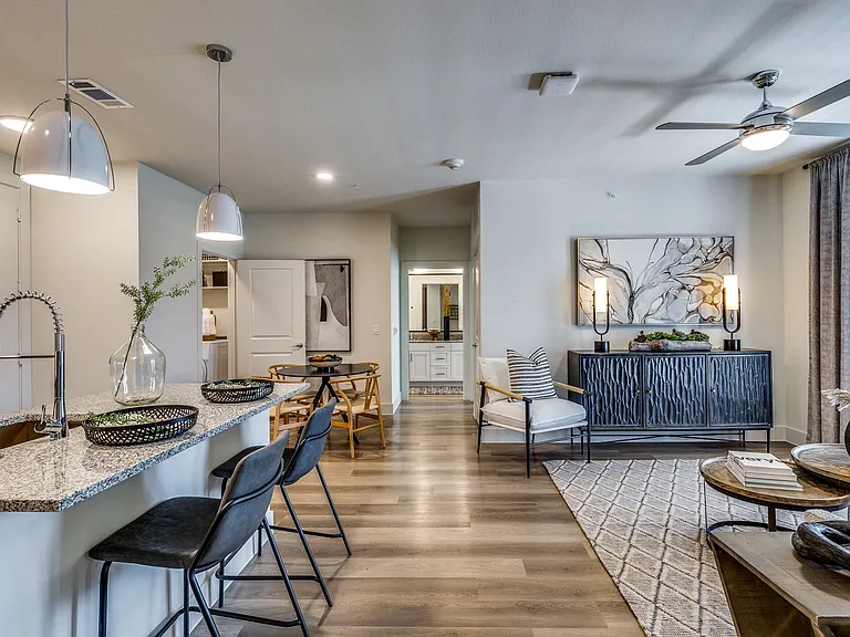 Aura Southgate Apartments — Photo 3