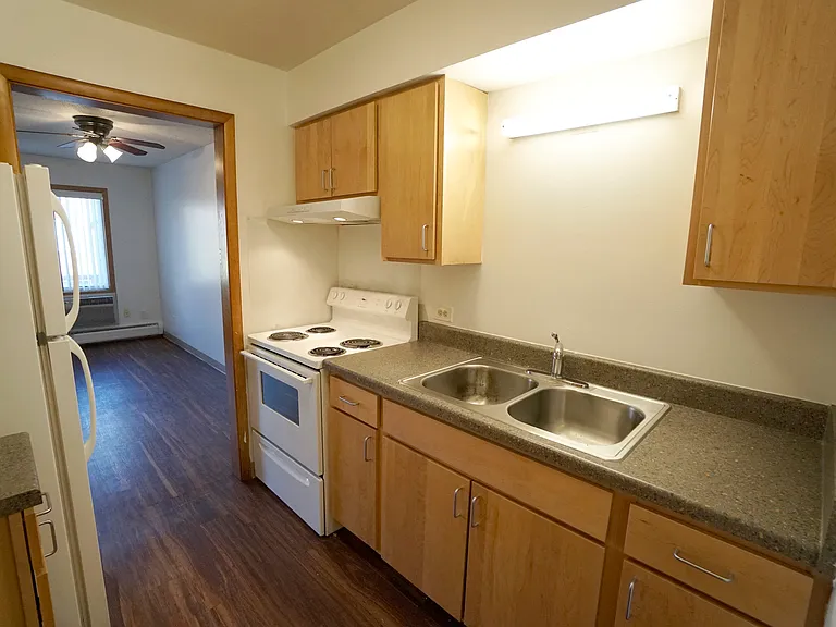Rolling Hills Apartments — Photo 14