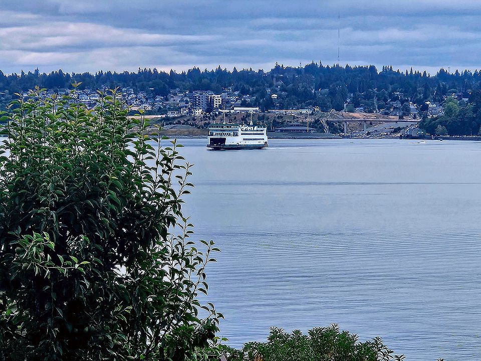 Views of the ferry coming and going from Point Defiance