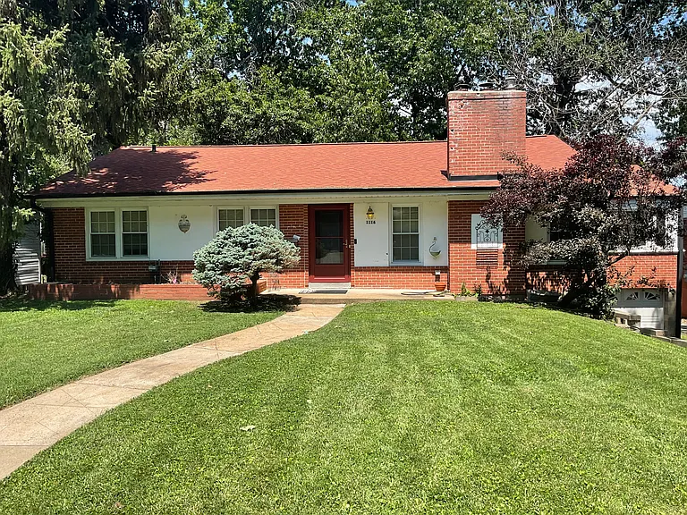 1116 E Parkedge Ln — Photo 4