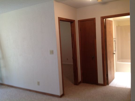 2nd image of 16 Woodlands Blvd