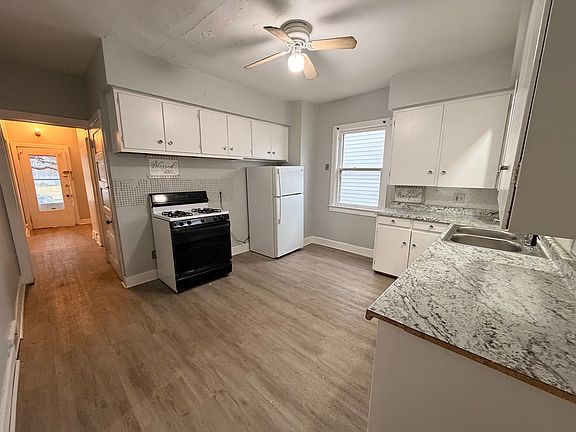 3rd image of 3915 Lockwood Ave #2