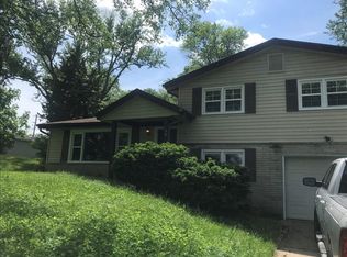 39 Countryside Dr, Saint Charles, MO 63304