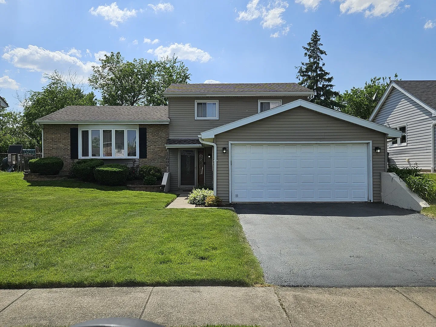 17606 Chestnut Ave photo 1