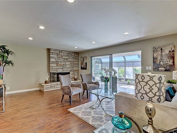 4th image of 598 Taylor Dr