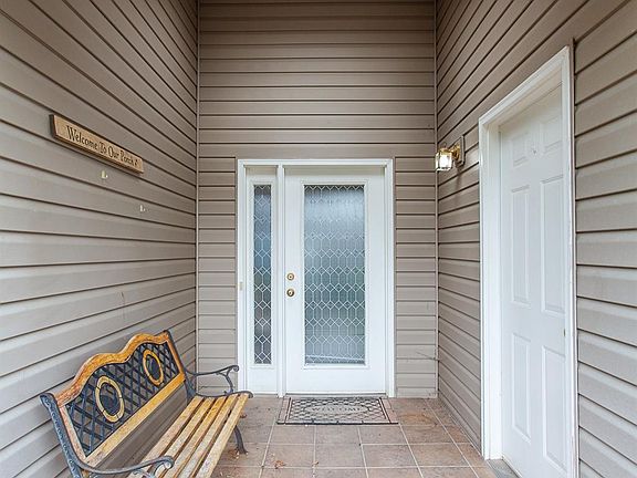 5th image of 302 Castle Creek Dr
