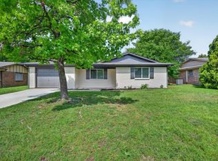 556 NW Hillery St, Burleson, TX 76028