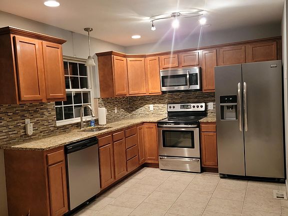 2nd image of 121 Lauren Pl