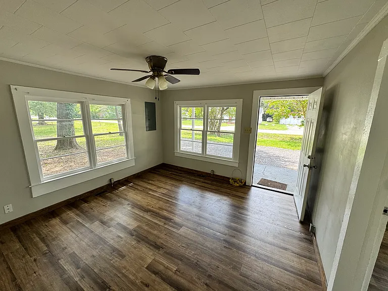1010 E Carolina Ave — Photo 3