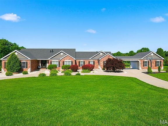 2nd image of 5 Prairie Circle Ct