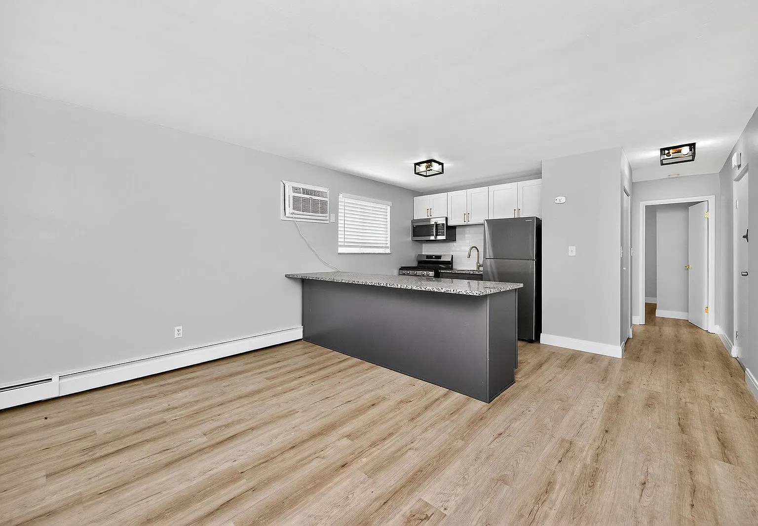 1 bed, 1.0 bath, 700 sqft, $1,075 — Photo 2