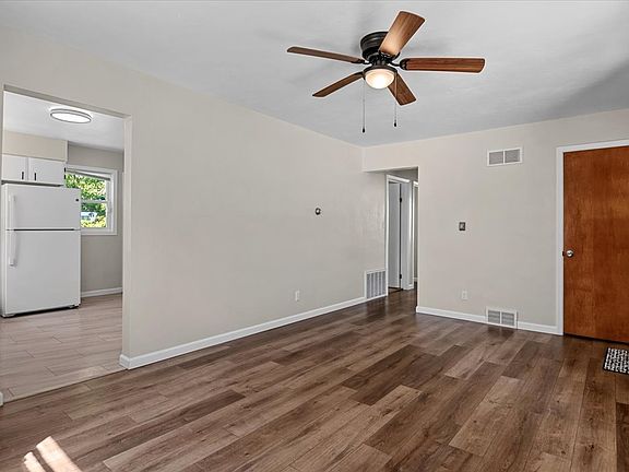 4th image of 17 Midland Ct