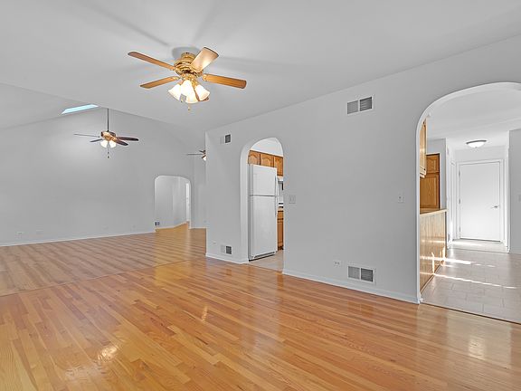5th image of 4176 Kenwood Ave