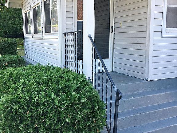 4th image of 1637 Johnson Ave