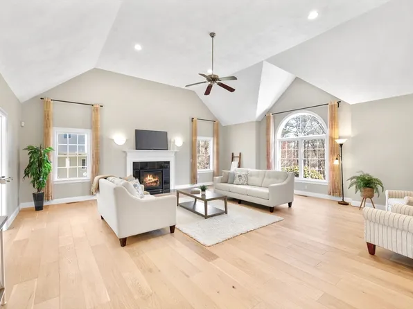 14 Cassimere St, Andover, MA 01810