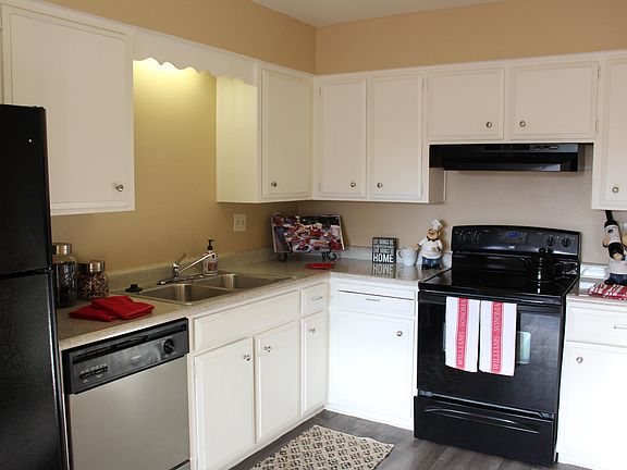 2nd image of 3331 S Roosevelt St