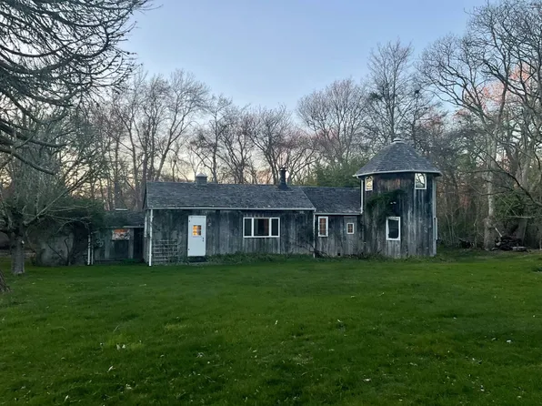 https://photos.zillowstatic.com/fp/4fe7bdb5e4d11ea5006dac24c90ed529-p_e.webp