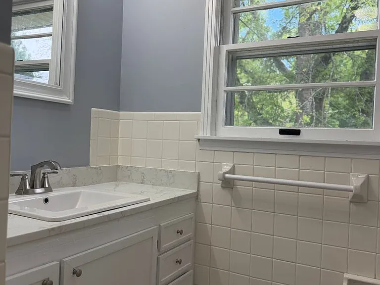 920 Eisenhower Dr — Photo 11