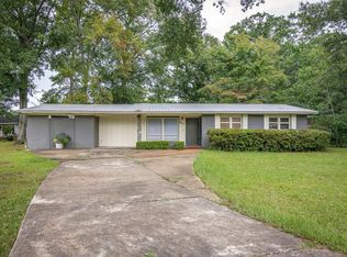 1126 Garden Ln, Dothan, AL 36301