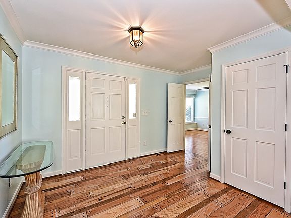 2nd image of 2013 Lynbridge Dr