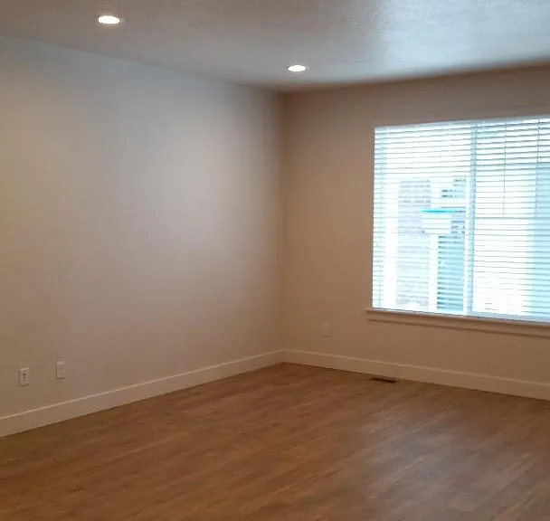 287 E Kristin Ln — Photo 3