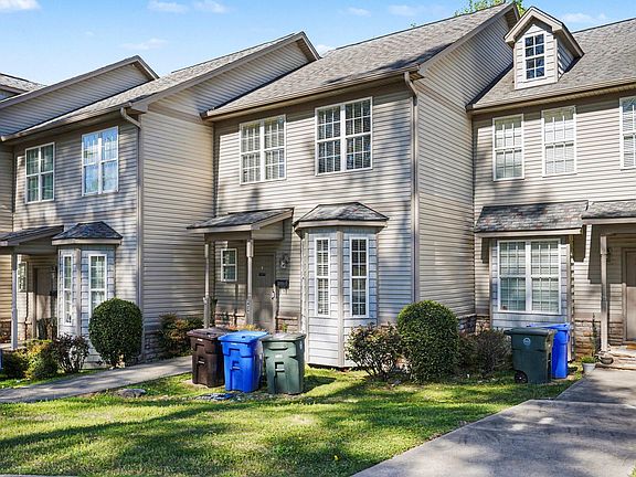 3rd image of 429 Georgetown Cir