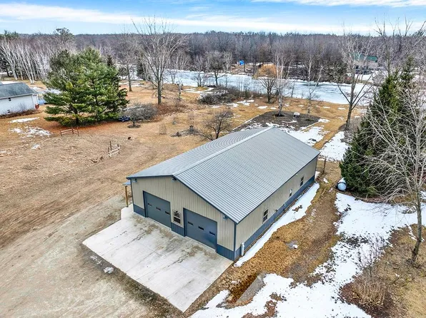 3067 N River Rd, Oconto, WI 54153
