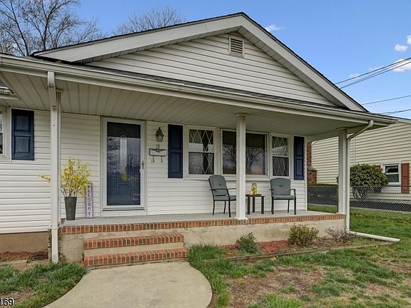3rd image of 26 Richard Ave