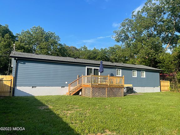 5th image of 3851 Terry Dr