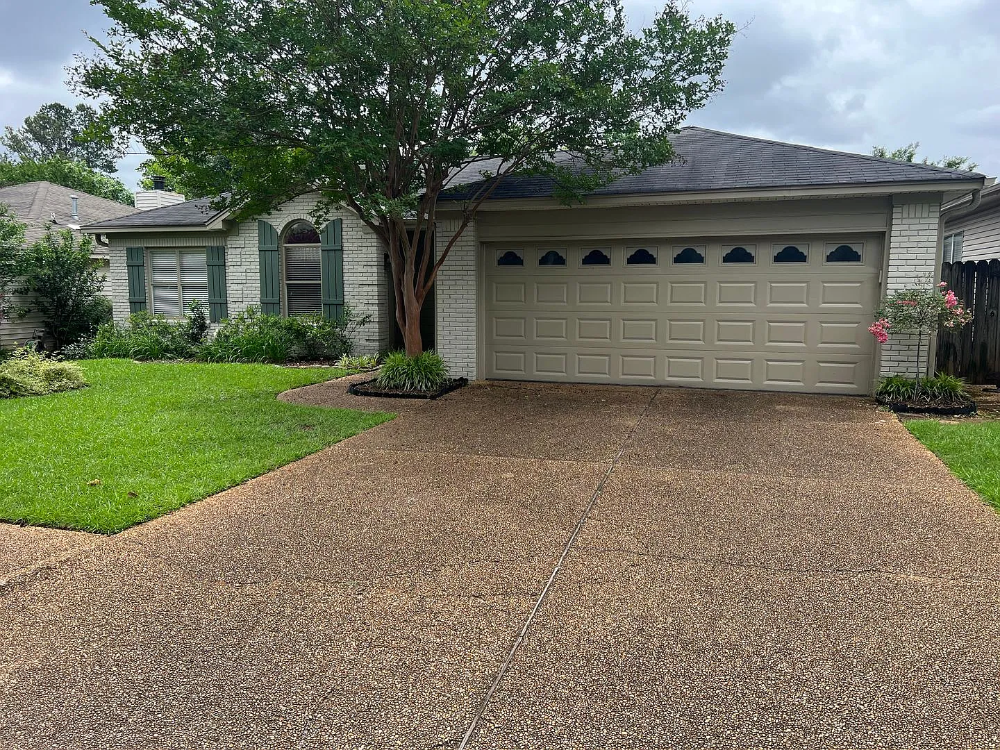 Nice 3 Bedroom 2 Bath Available Now! Schedule your Showing and Apply Today! — Photo 1