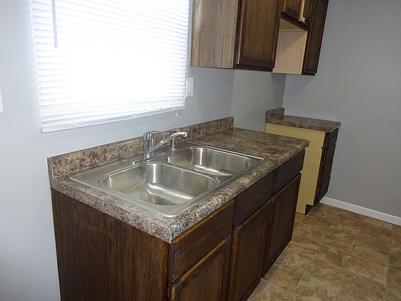 4th image of 1214-1216 S Senate Ave