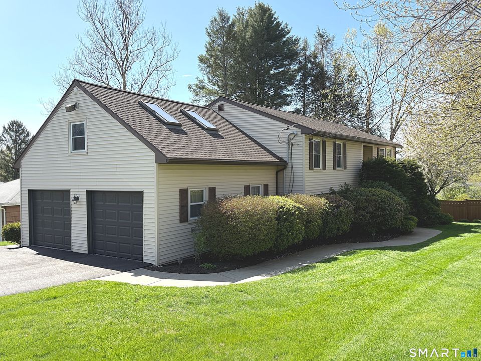 1st image of 280 Spindle Hill Road