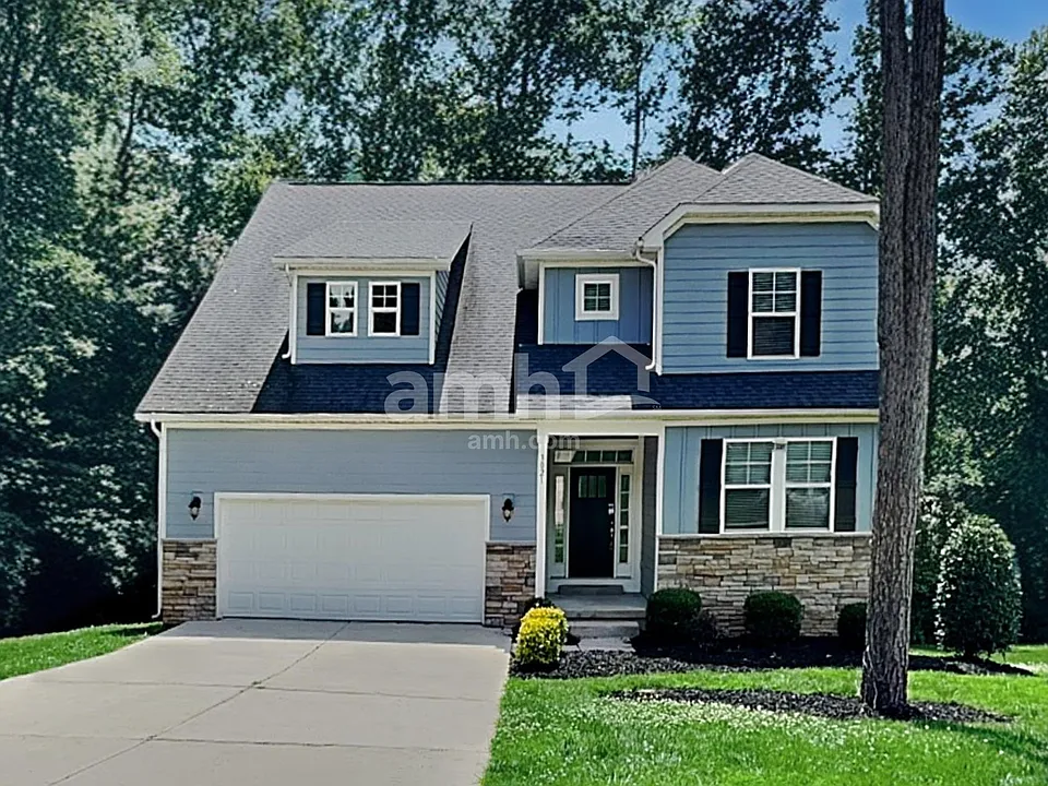 3021 Greenmont Cir